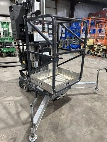 2017 JLG 30AM image 2