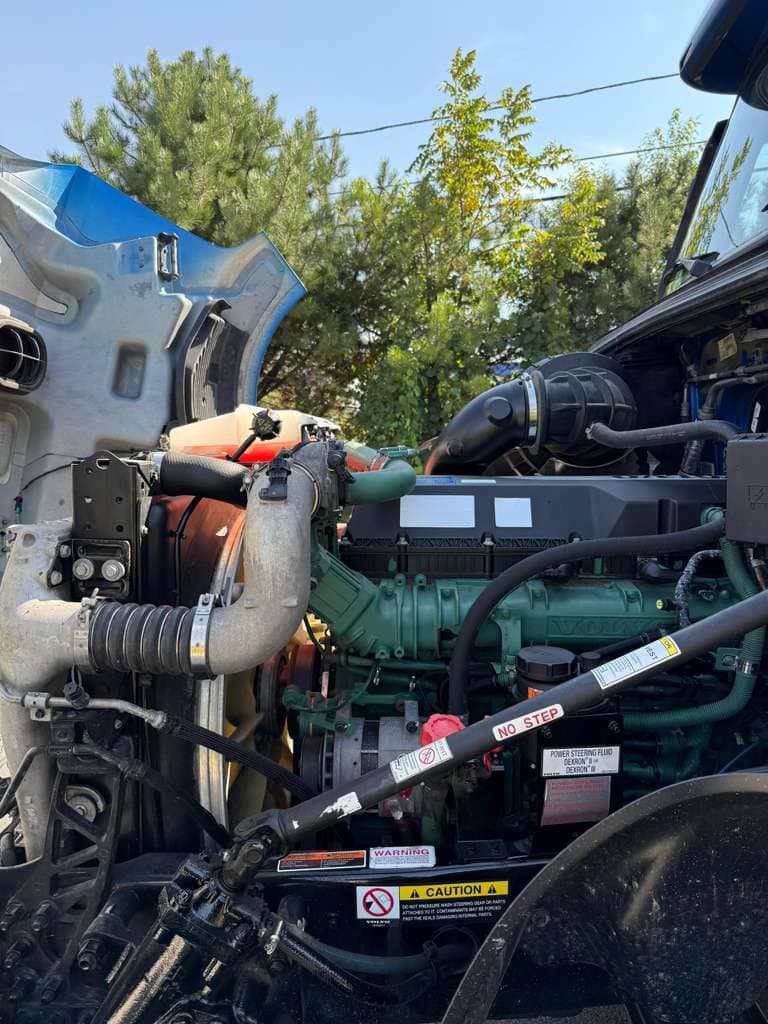 2021 Volvo VNL image 5