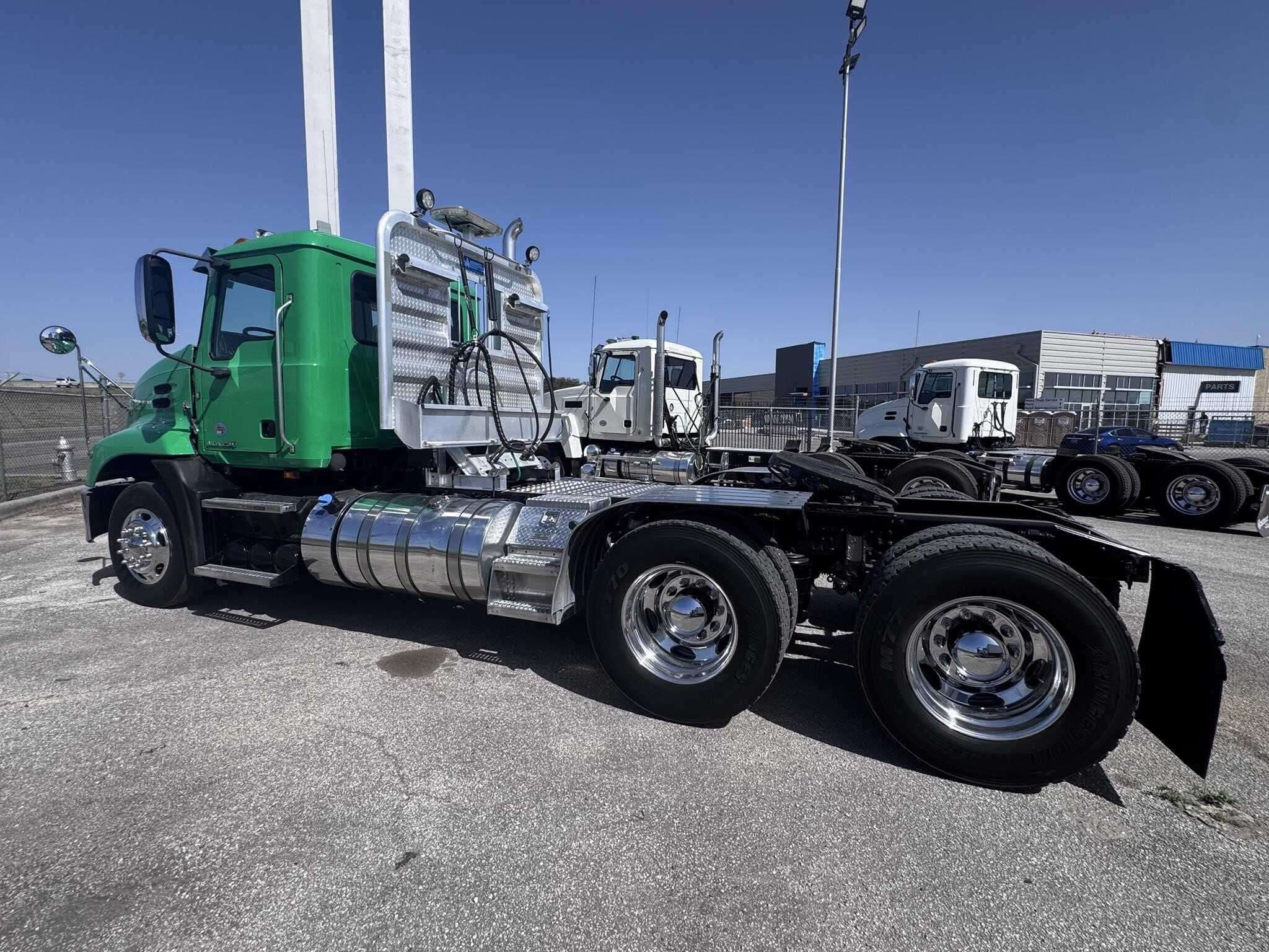 2018 Mack CXU613 Pinnacle image 4