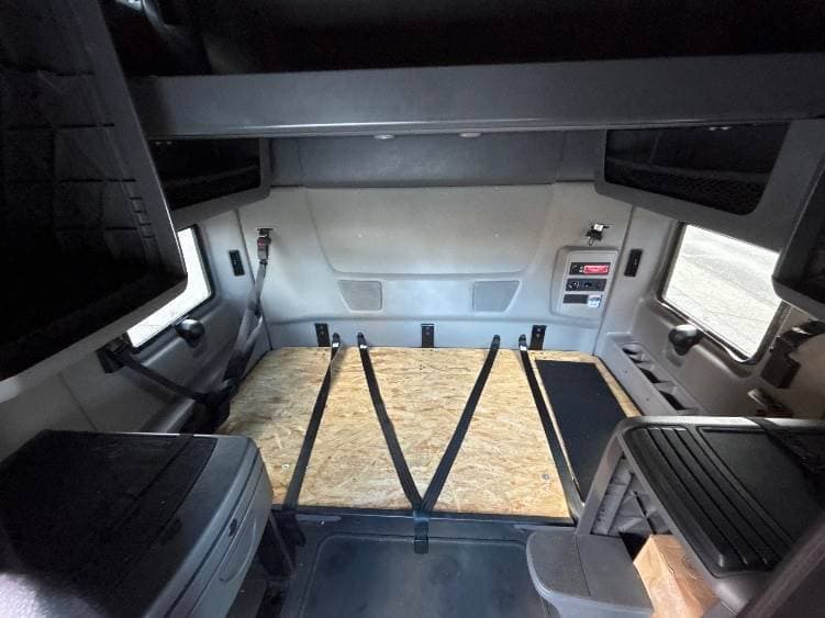 2023 International LT62F image 7