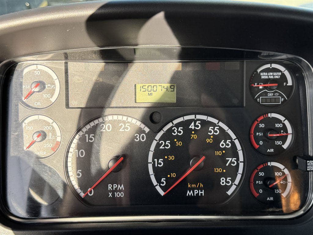 2015 Freightliner M2 106 image 67