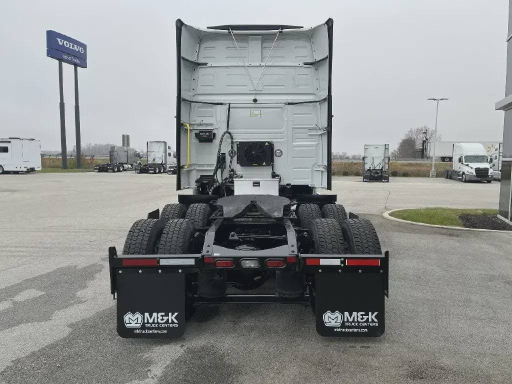 2022 Volvo VNL image 4
