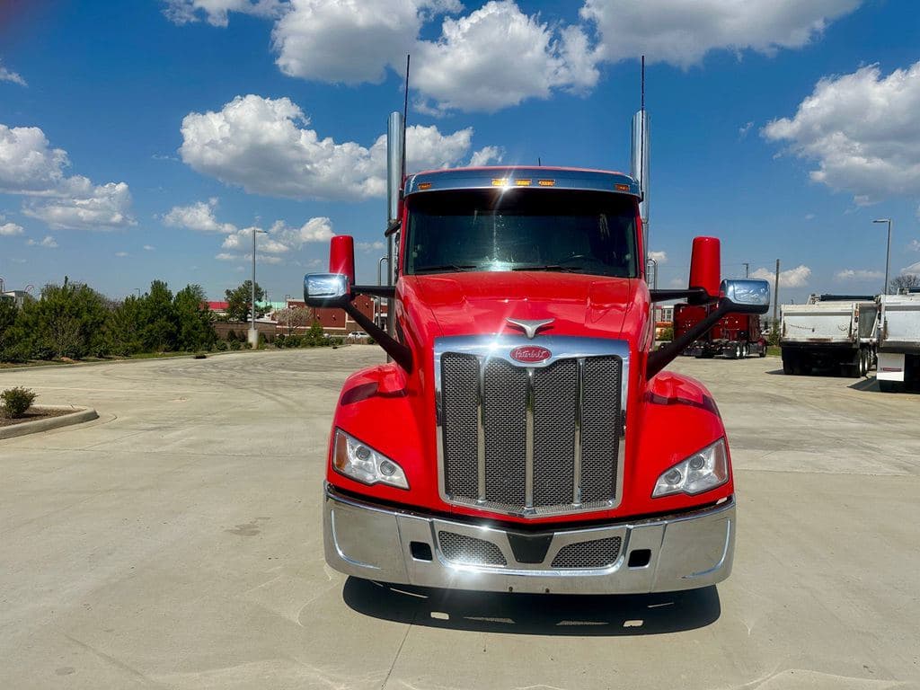 Used 2023 PETERBILT 579 image 9
