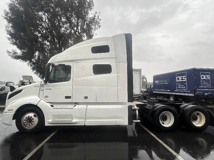 2023 Volvo VNL64T760 image 4