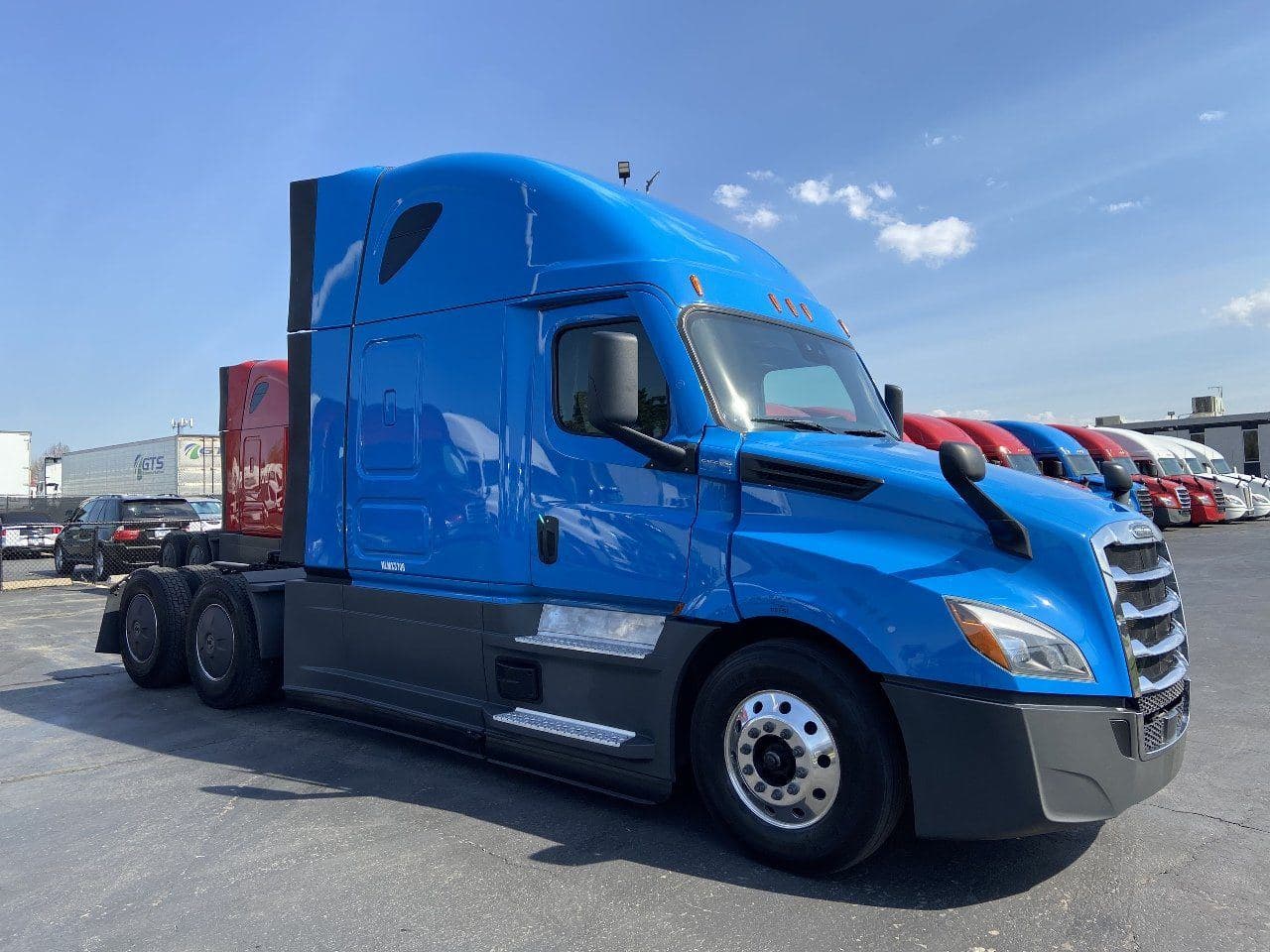 2022 FREIGHTLINER Cascadia CA126 ** Tandem Axle Sleeper image 3