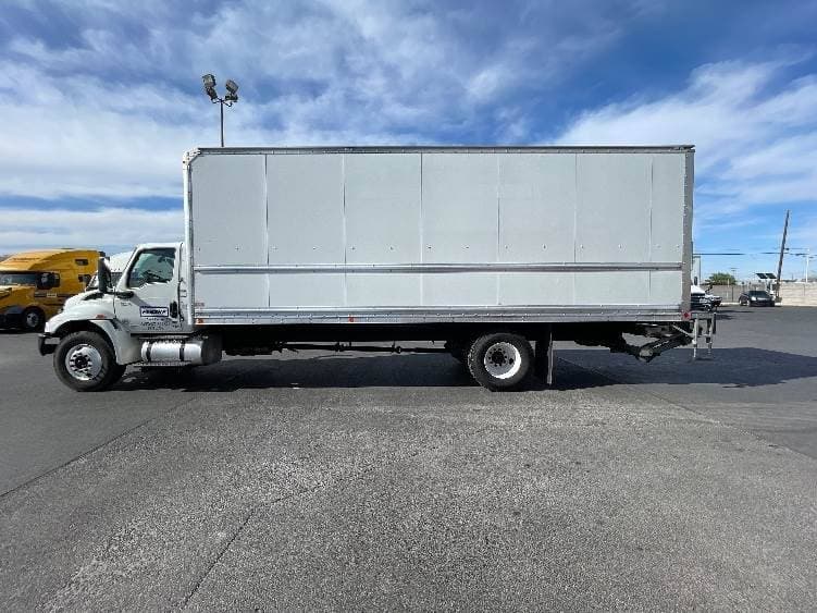 2022 International MV607 Box Truck - 220HP, 6 Speed Automatic, Roll up Door image 4
