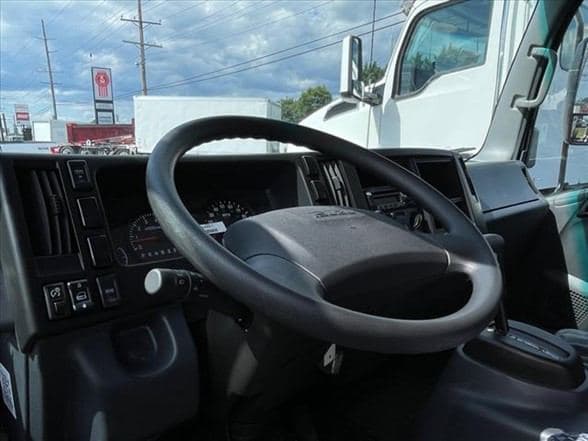 2025 Isuzu NRR image 9