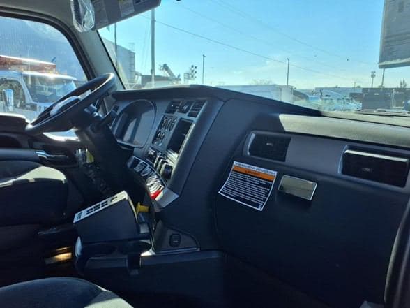 2026 Kenworth T880 image 18