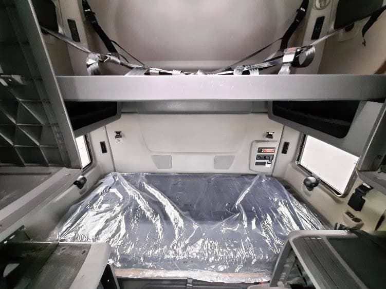 2023 International LT625 Sleeper Semi Truck - 73" Integral Sleeper, Cummins 450HP, 12 Speed Automatic image 6