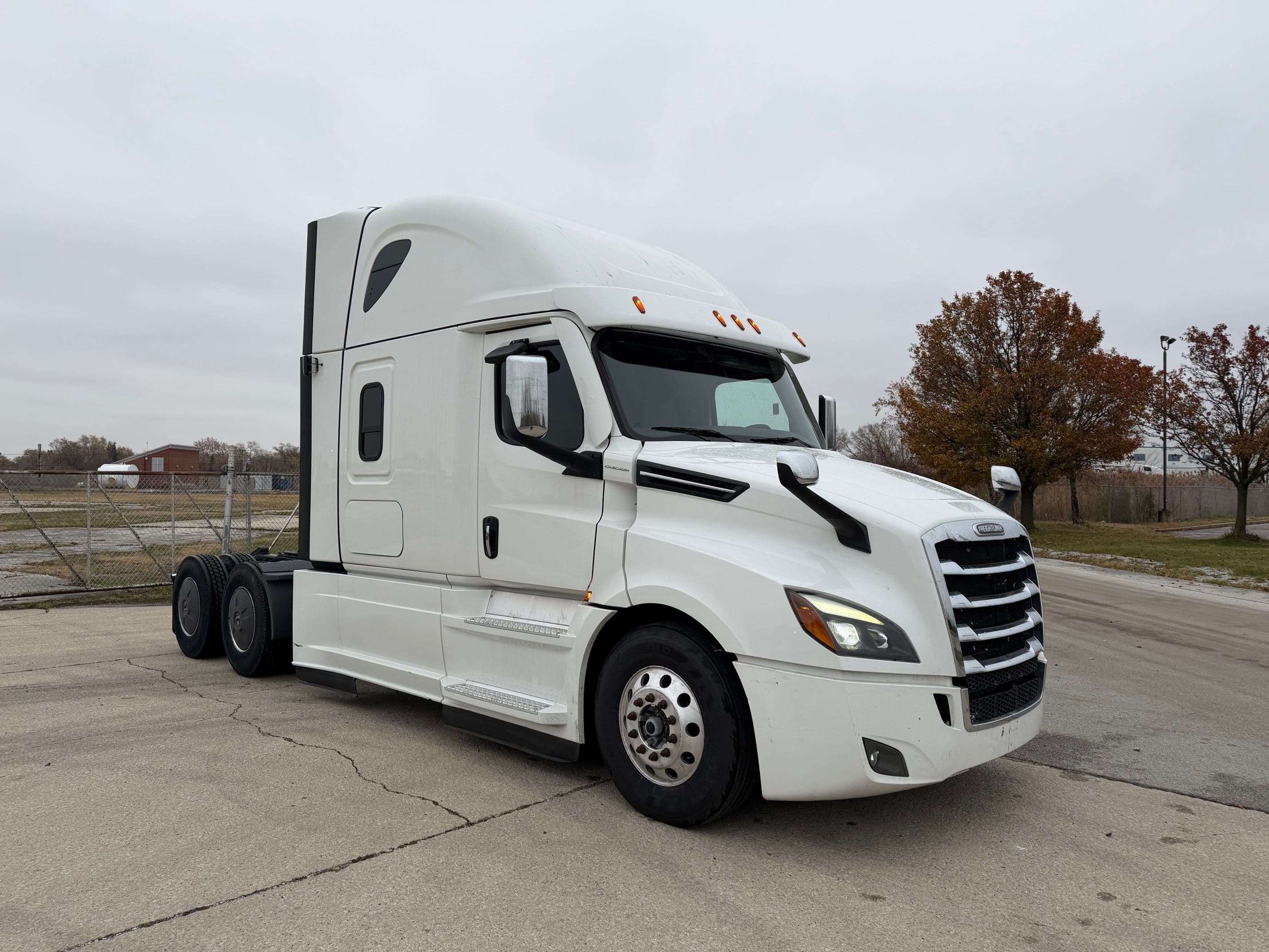 2023 Freightliner Cascadia image 2
