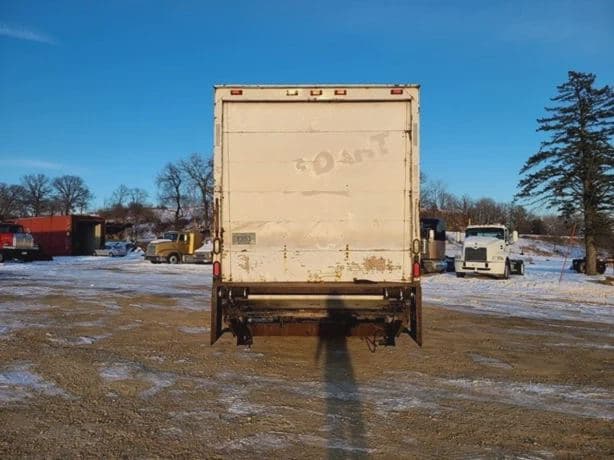 2003 FREIGHTLINER FL70 image 7