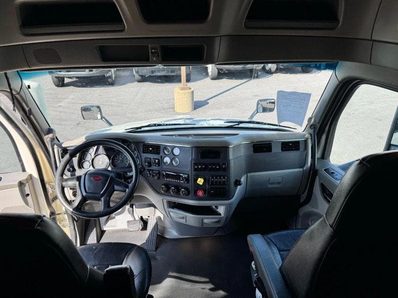 2022 Peterbilt 579 image 41