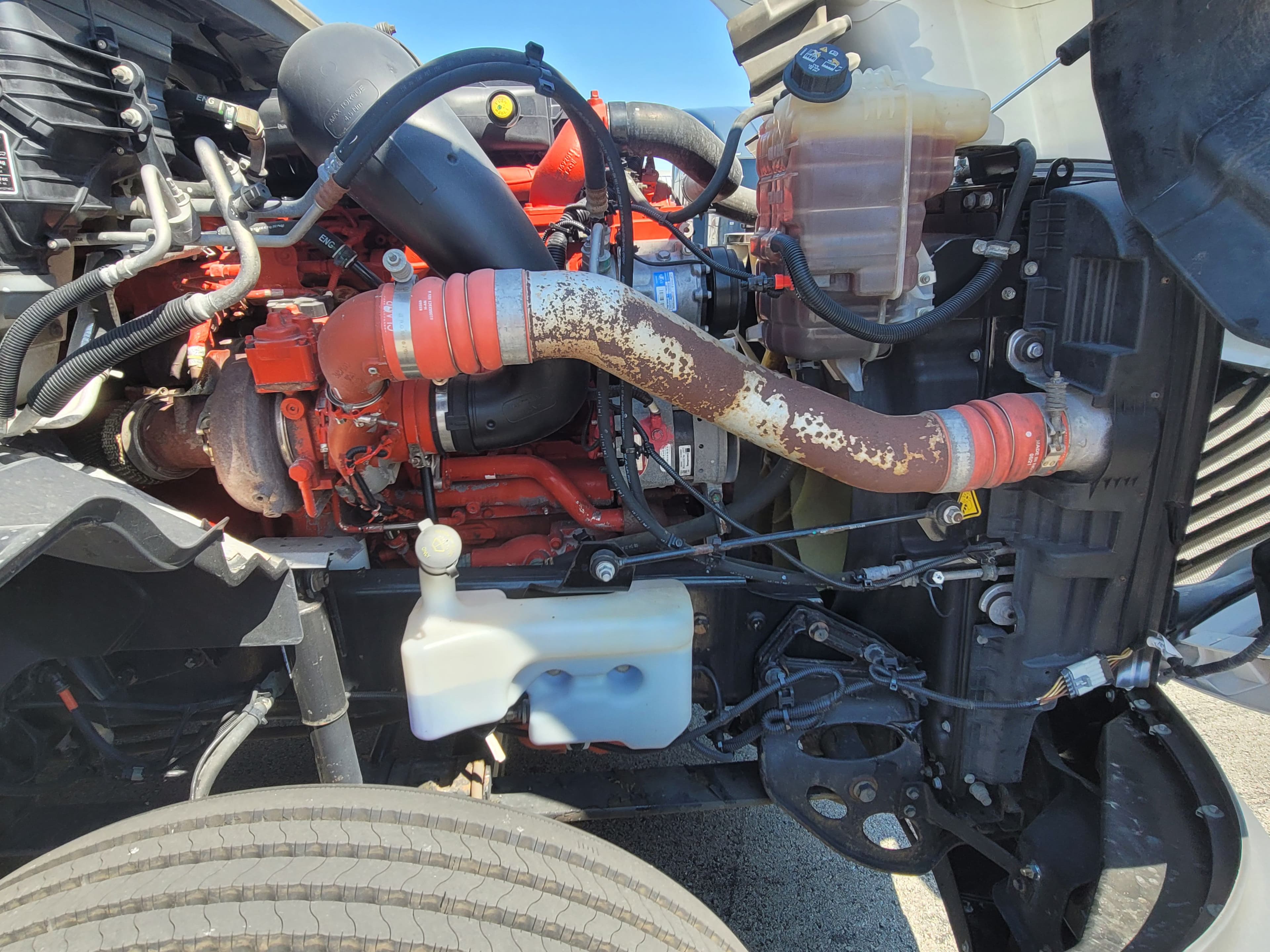 2022 International LT image 7