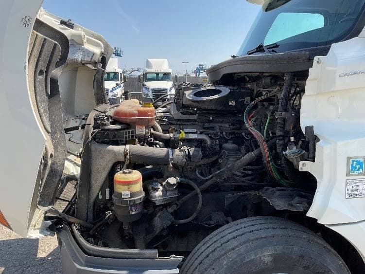 2018 Freightliner Cascadia image 2