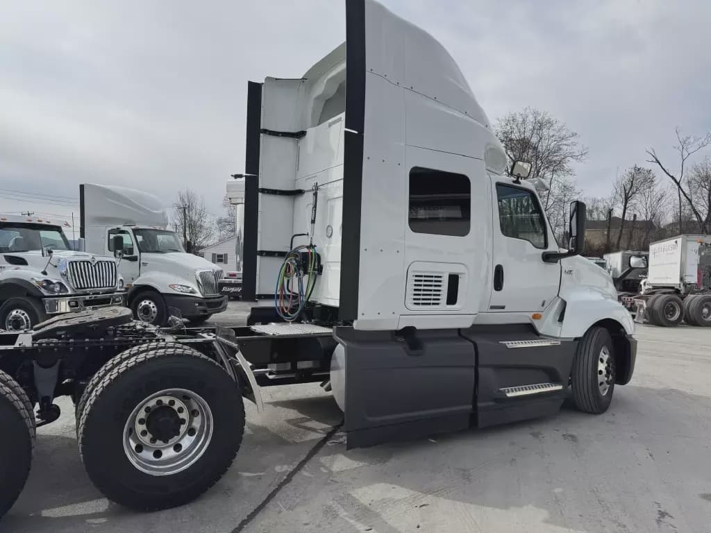 New 2025 INTERNATIONAL Conventional - Sleeper Truck image 3