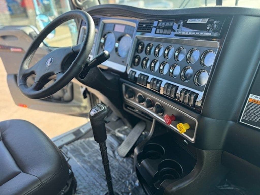 New 2026 KENWORTH W900L image 25