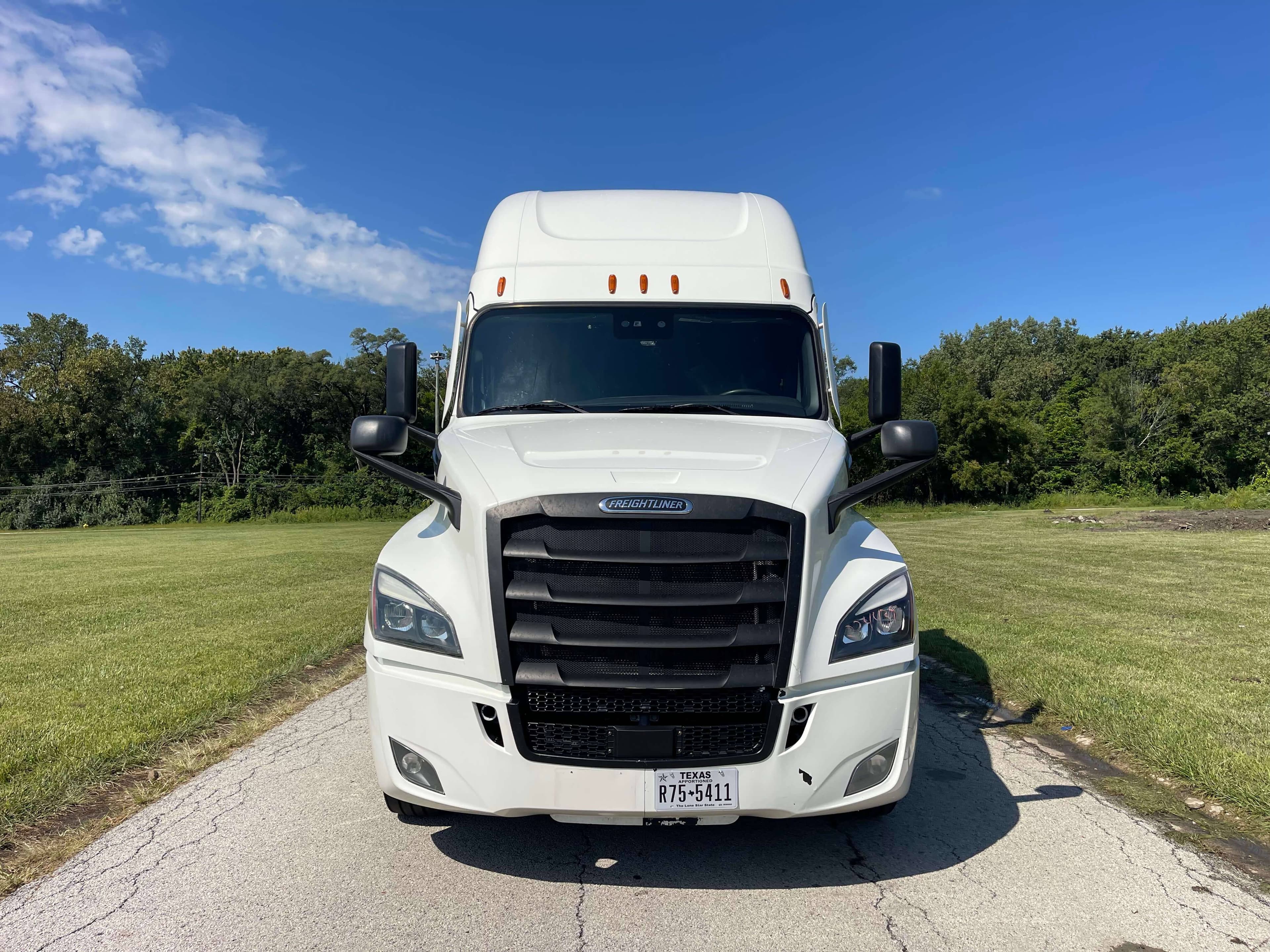 2022 Freightliner Cascadia 126 image 2