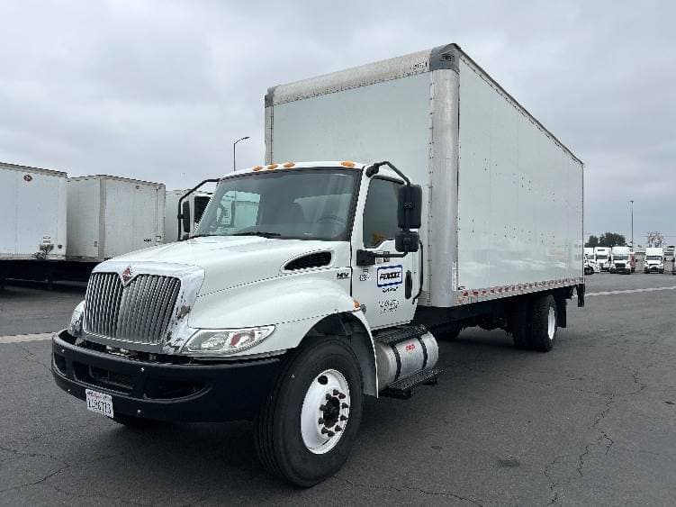 2022 International MV607 Box Truck - 220HP, 6 Speed Automatic, Roll up Door image 3
