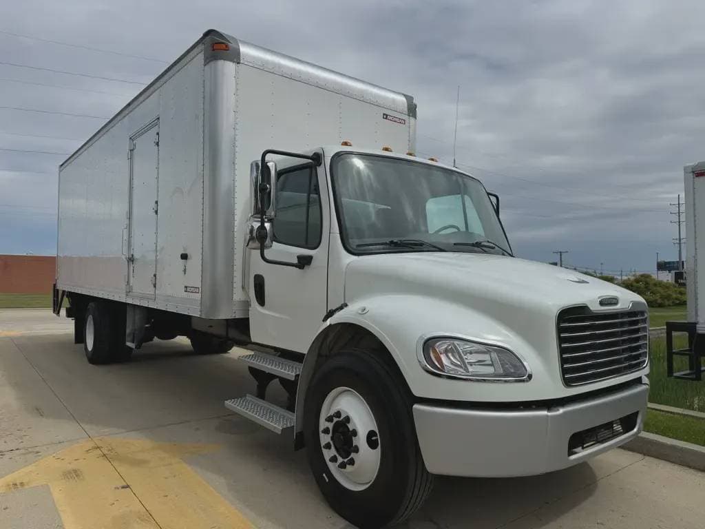 2022 Freightliner M2 image 2