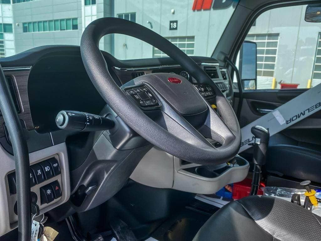 2024 Peterbilt 567 image 6