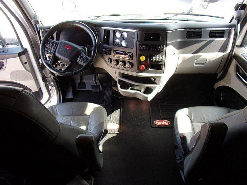 2023 Peterbilt 579 image 14
