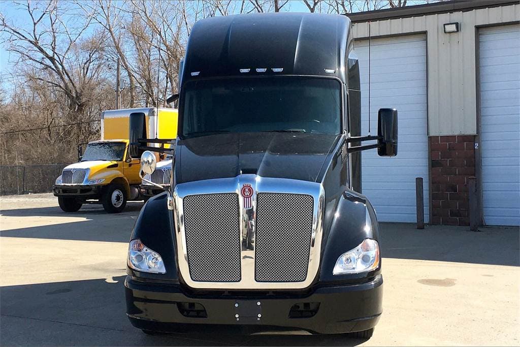 2019 Kenworth T680 image 3