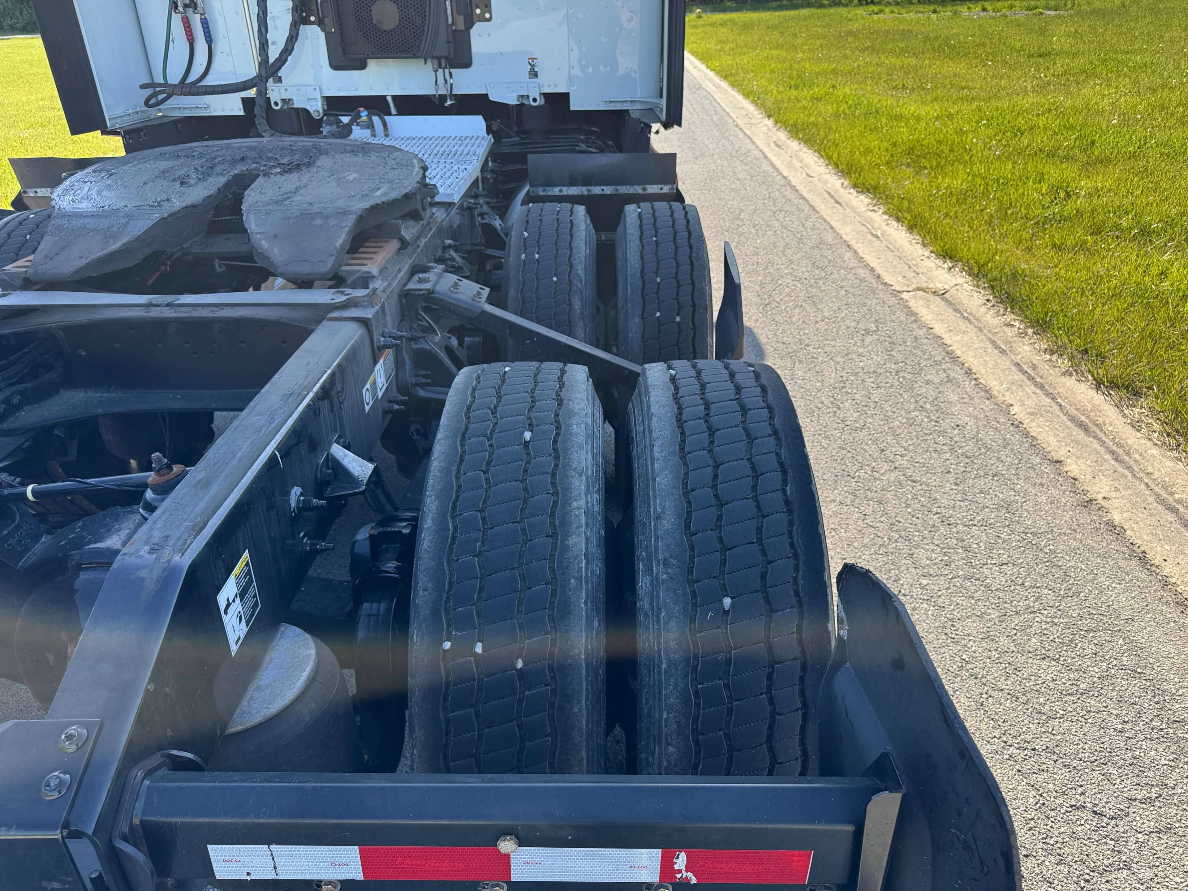 2023 Peterbilt 579 image 6