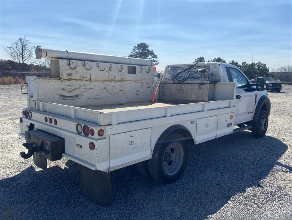 2017 Ford F-550sd image 3