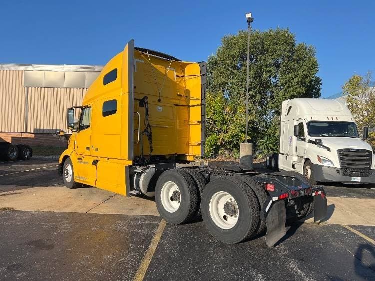 2022 Volvo VNL image 3