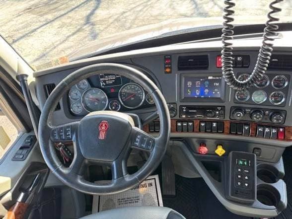 2021 Kenworth T880 image 7