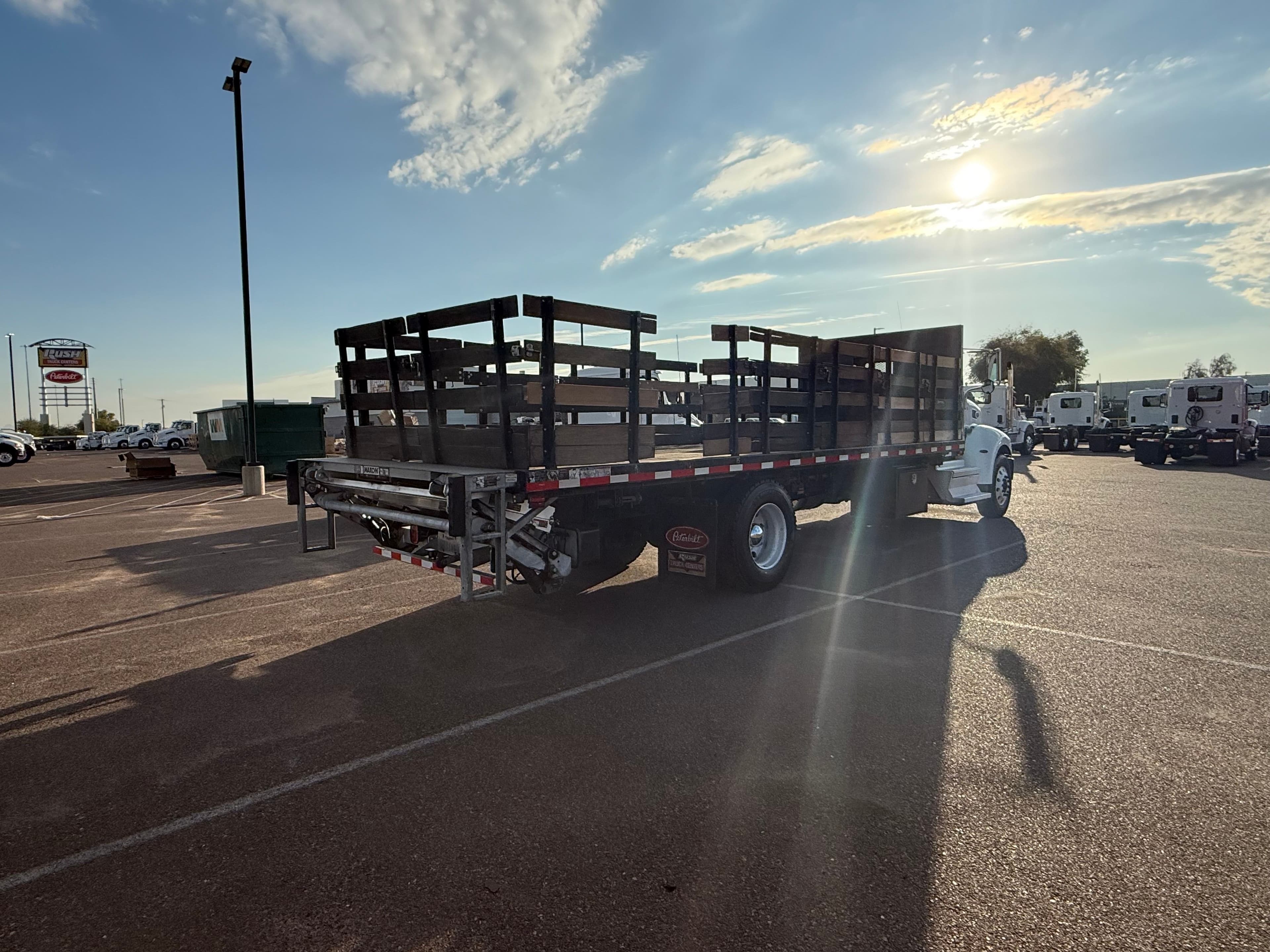 2020 Peterbilt 337 image 5