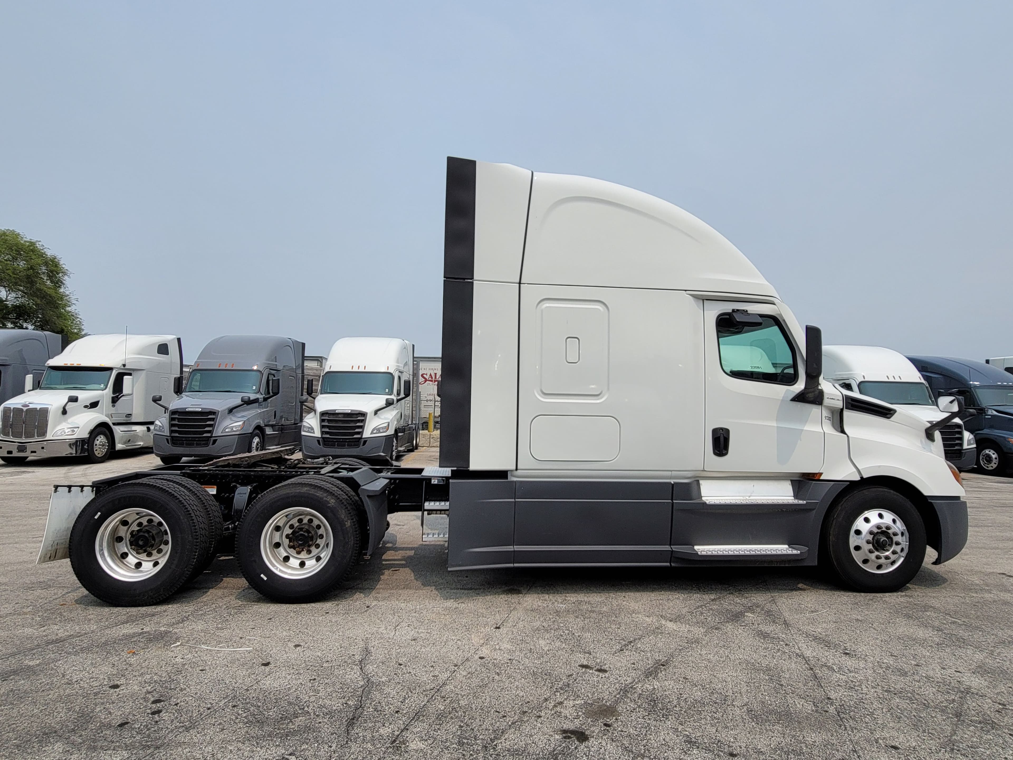 2023 Freightliner Cascadia 125 image 4