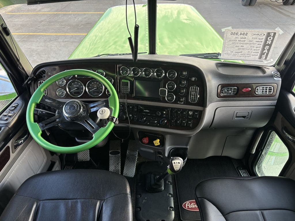 Used 2022 PETERBILT 389 image 3