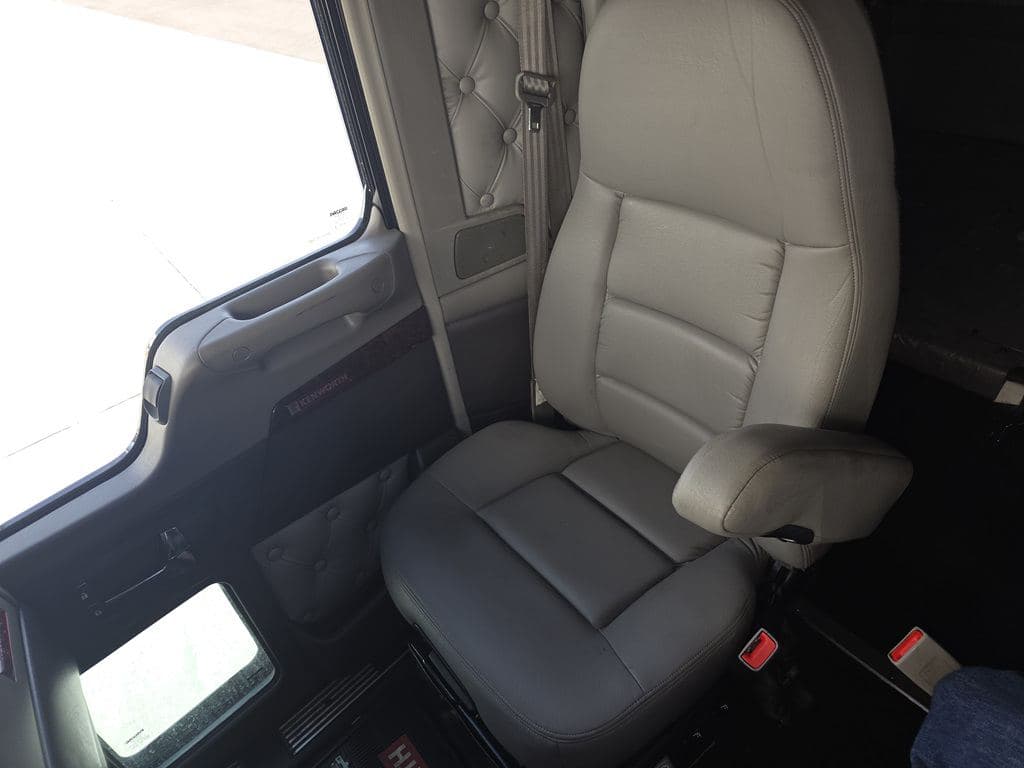 Used 2023 KENWORTH W900L image 14