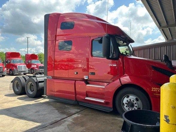 2023 Volvo VNL64T760 image 5