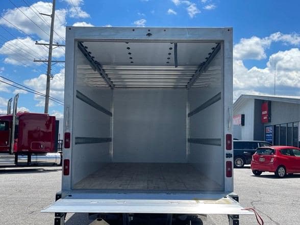 2025 Isuzu NRR image 22