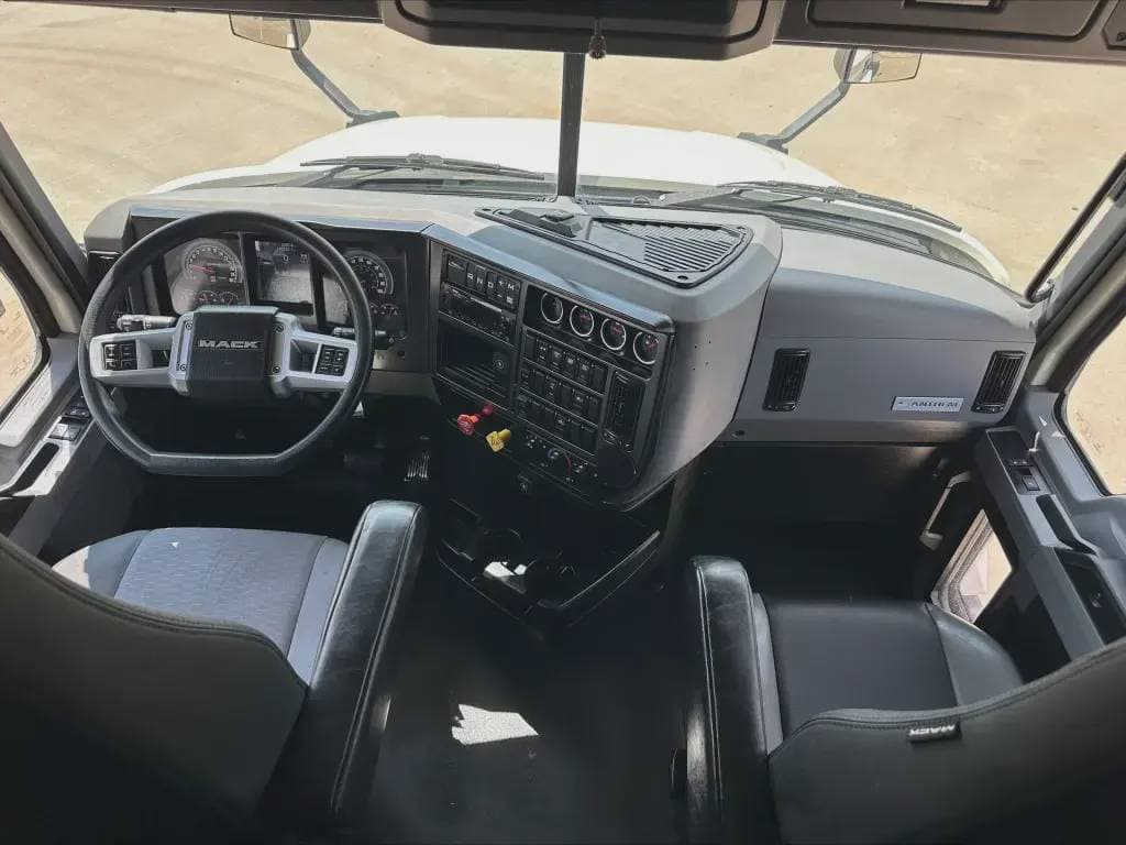 Used 2023 MACK Conventional - Sleeper Truck image 9