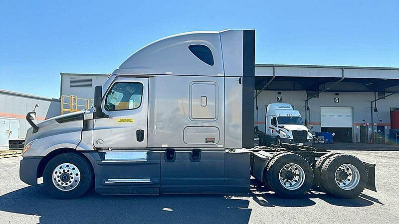 2023 Freightliner Cascadia 126 image 5