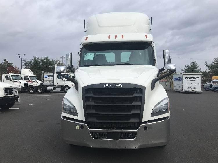 2021 Freightliner Cascadia image 1