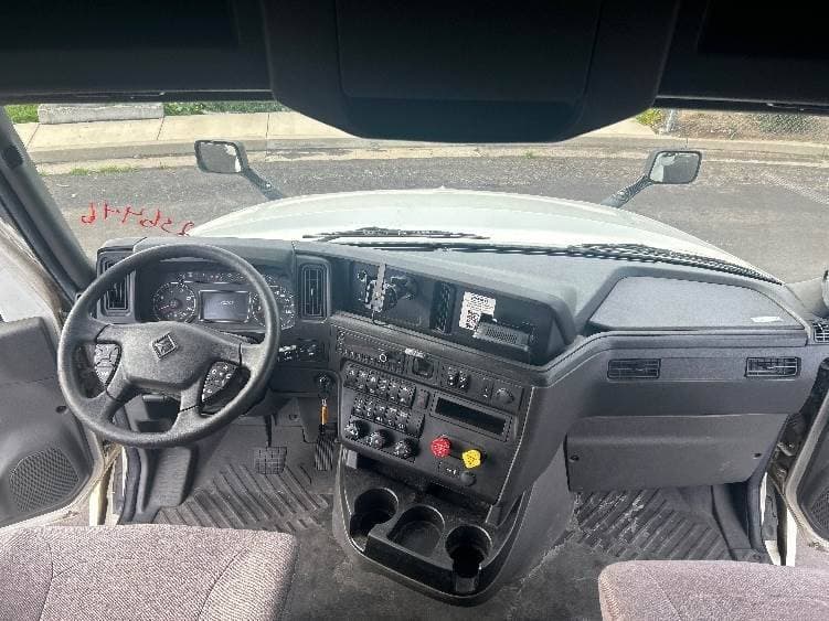 2023 International LT62F image 8