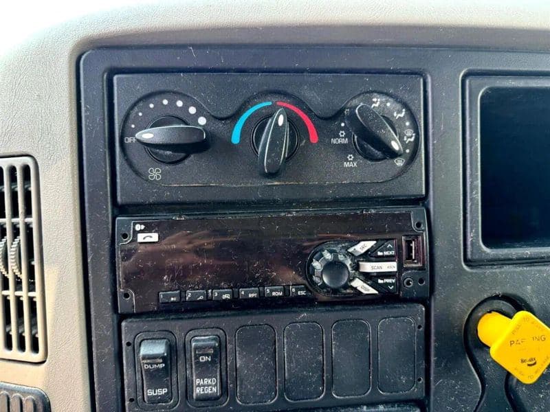 2019 International 4300 image 24