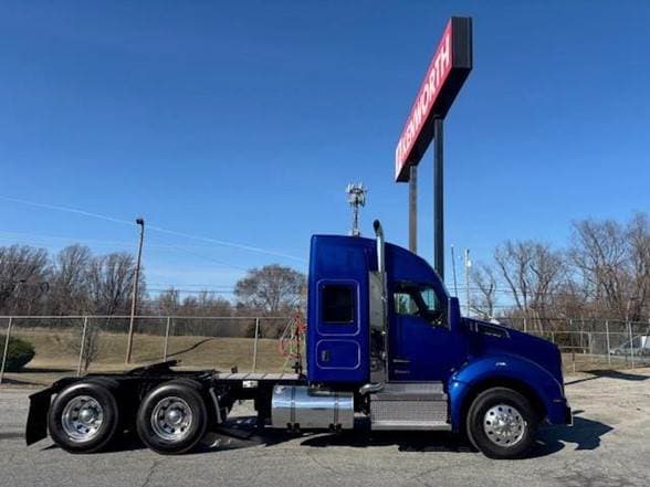2025 Kenworth T880 image 4