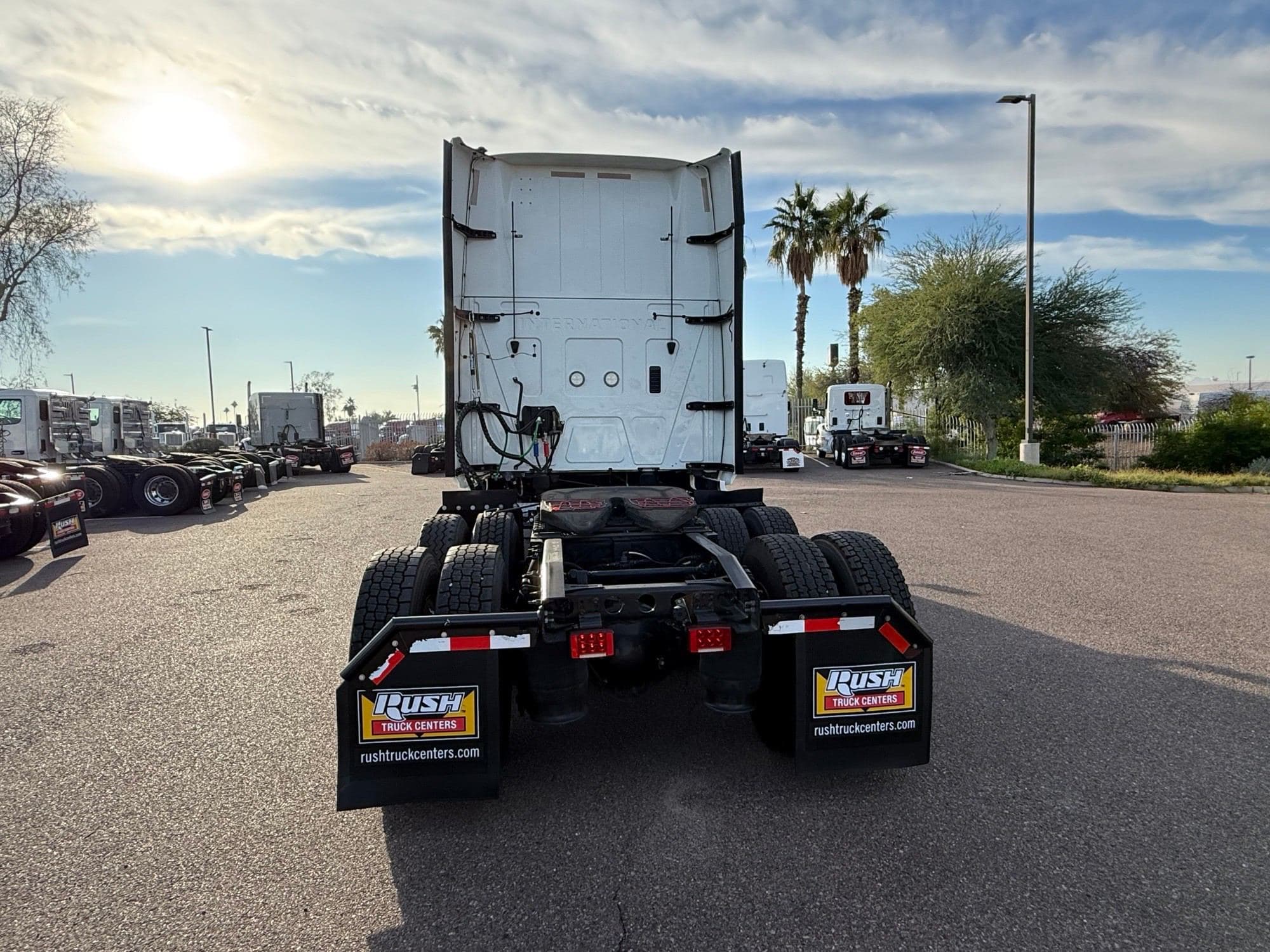 2020 International LT625 image 4