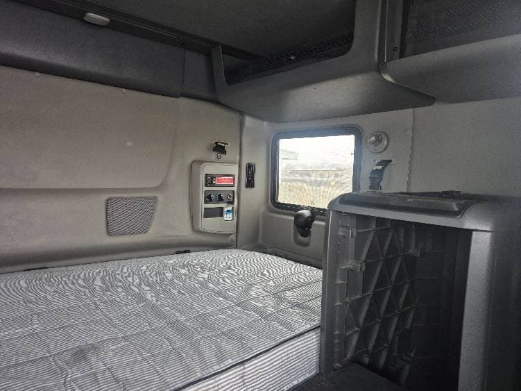 2023 International LT62F image 11
