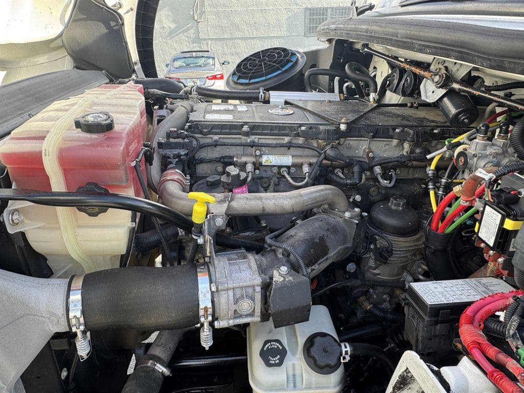 2015 Freightliner M2-112 image 56