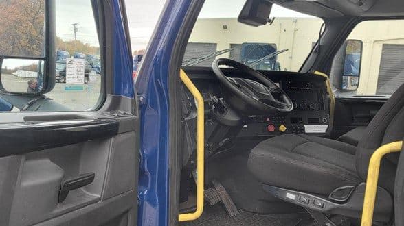 2023 Freightliner Cascadia 116 image 8