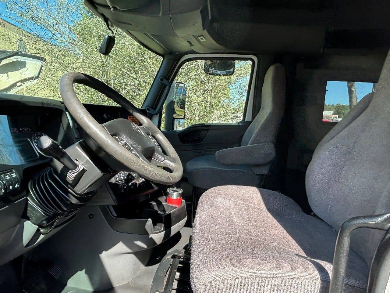 2018 International LT625 image 10