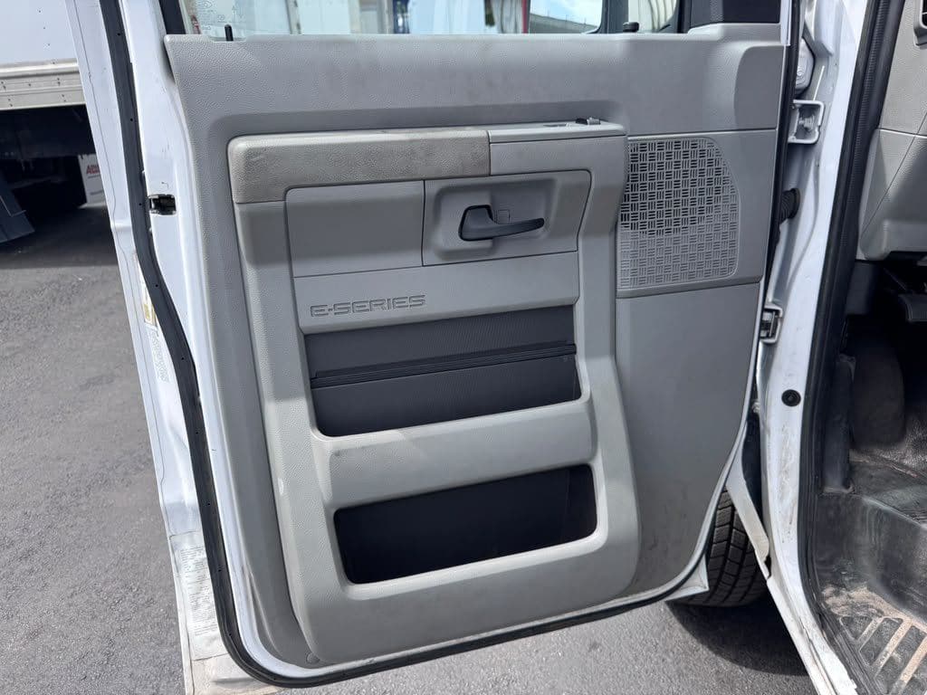 2024 Ford E350 Cutaway image 12