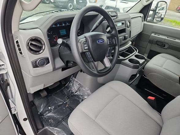 2025 Ford E350 SD image 5