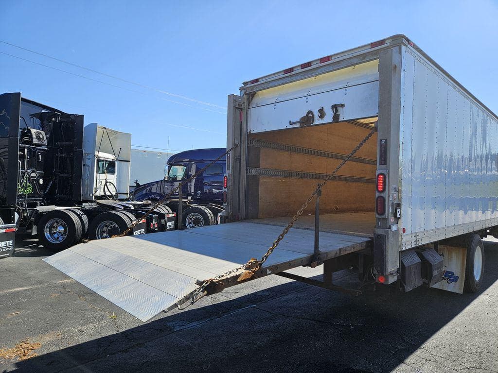 2019 Hino 338 image 5